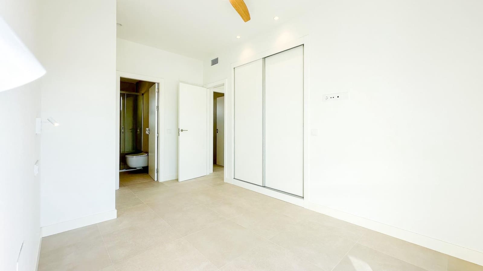 2 soverom Leilighet til leie i Malaga by med svømmebasseng garasje - € 2 200 (Ref: 9353568)