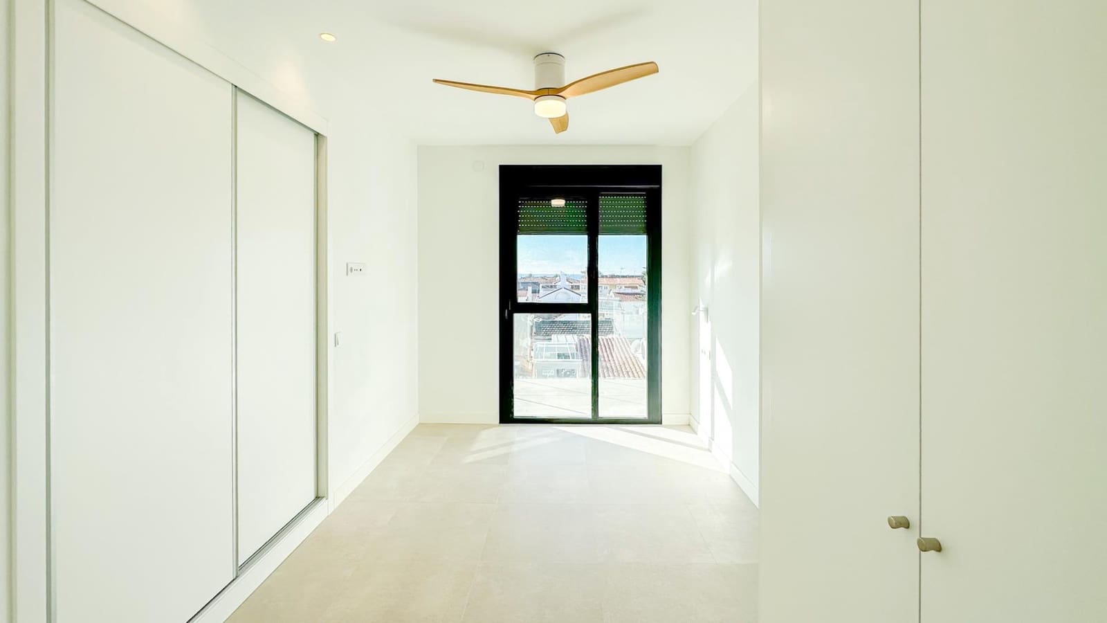 2 soverom Leilighet til leie i Malaga by med svømmebasseng garasje - € 2 200 (Ref: 9353568)