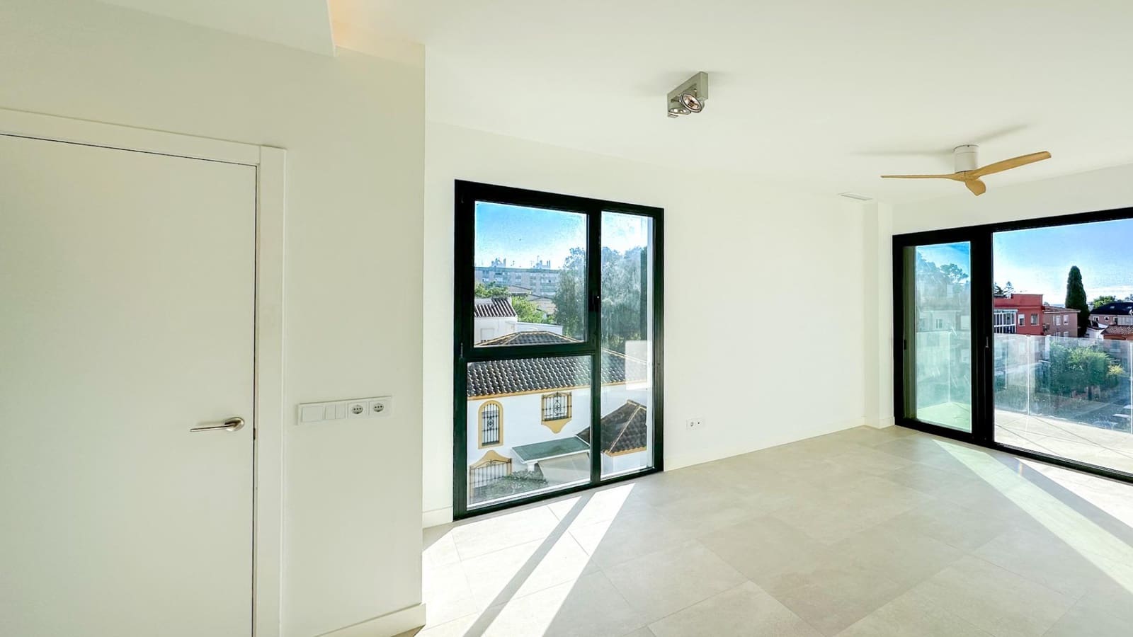 2 soverom Leilighet til leie i Malaga by med svømmebasseng garasje - € 2 200 (Ref: 9353568)