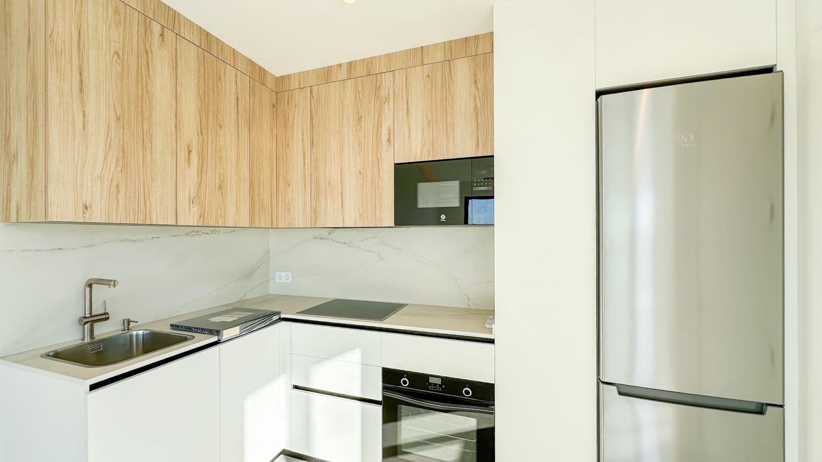 2 soverom Leilighet til leie i Malaga by med svømmebasseng garasje - € 2 200 (Ref: 9353568)