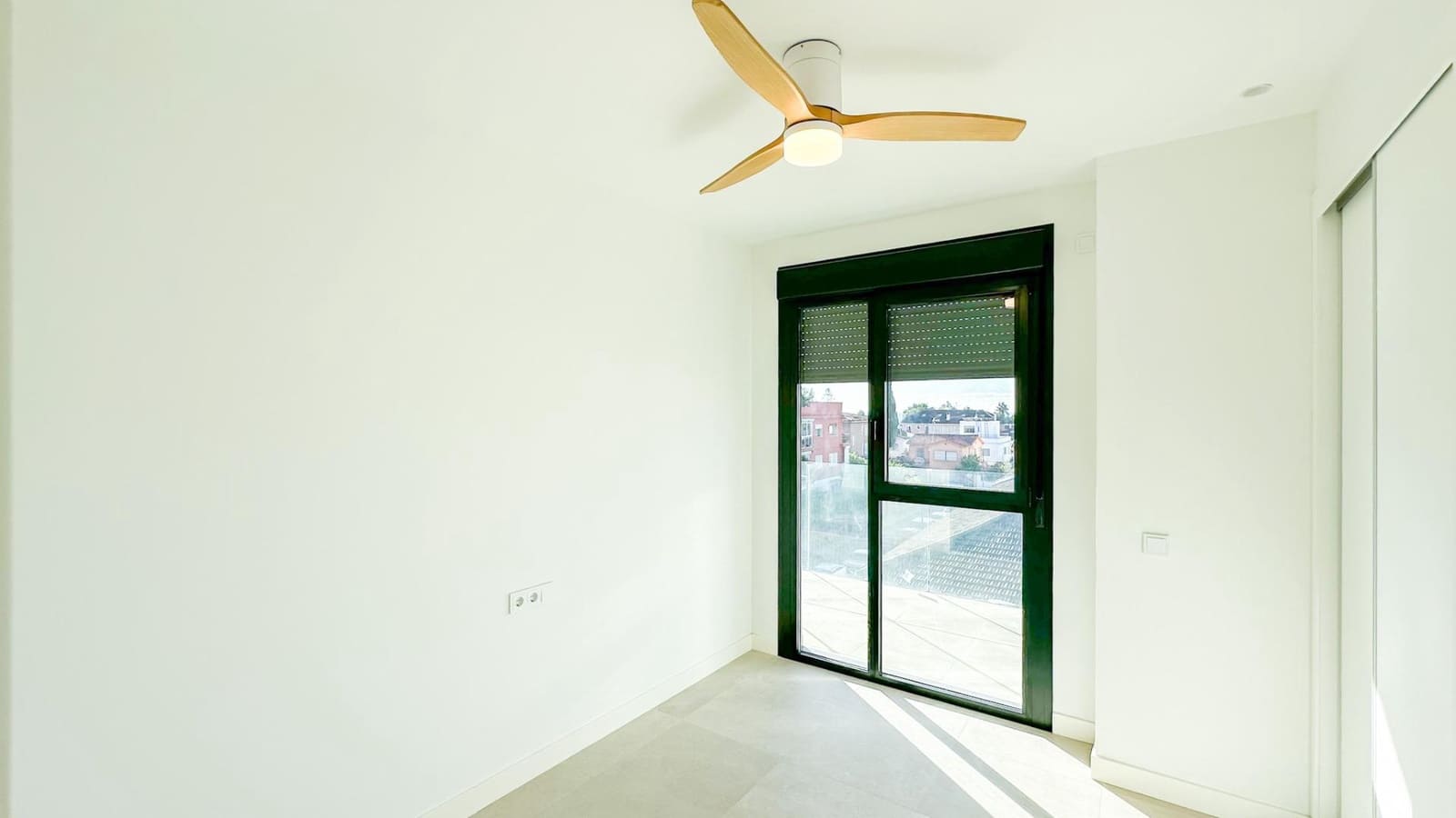 2 soverom Leilighet til leie i Malaga by med svømmebasseng garasje - € 2 200 (Ref: 9353568)