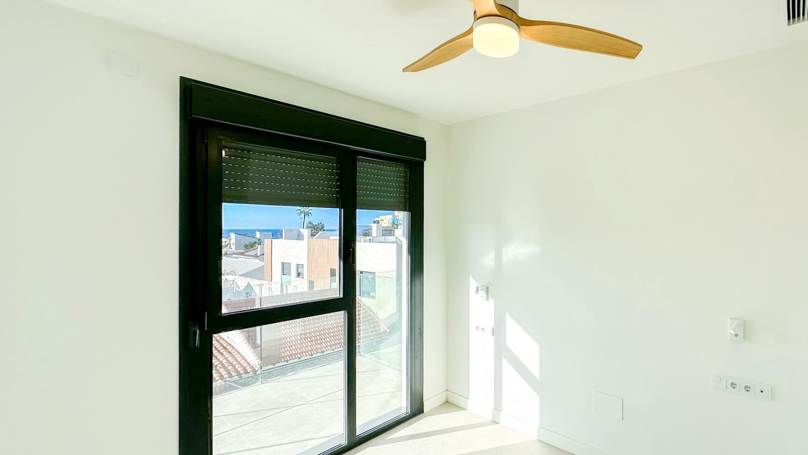 2 soverom Leilighet til leie i Malaga by med svømmebasseng garasje - € 2 200 (Ref: 9353568)