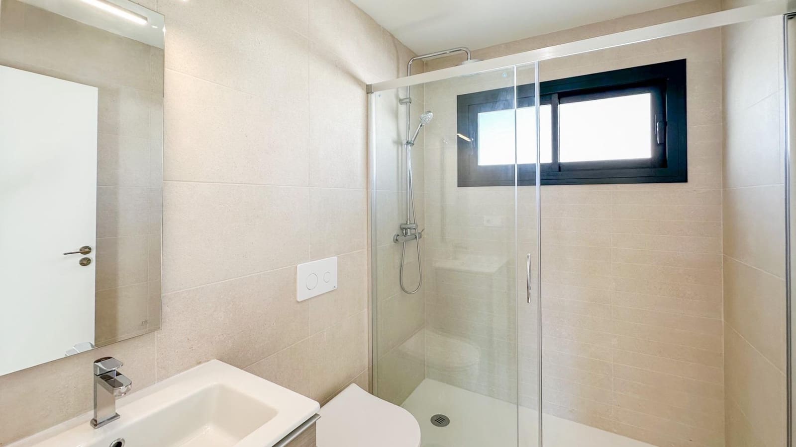 2 soverom Leilighet til leie i Malaga by med svømmebasseng garasje - € 2 200 (Ref: 9353568)