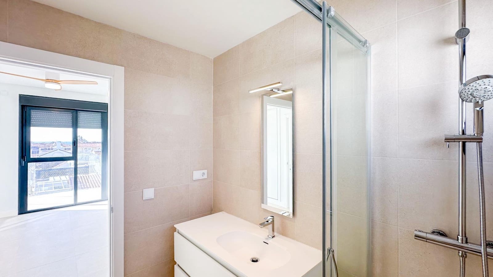 2 soverom Leilighet til leie i Malaga by med svømmebasseng garasje - € 2 200 (Ref: 9353568)