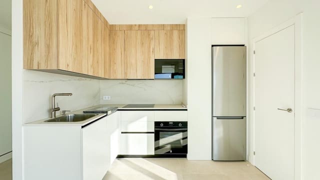 2 slaapkamer Flat te huur in Pedregalejo, Málaga stad met zwembad garage - € 2.200 (Ref: 9353568)