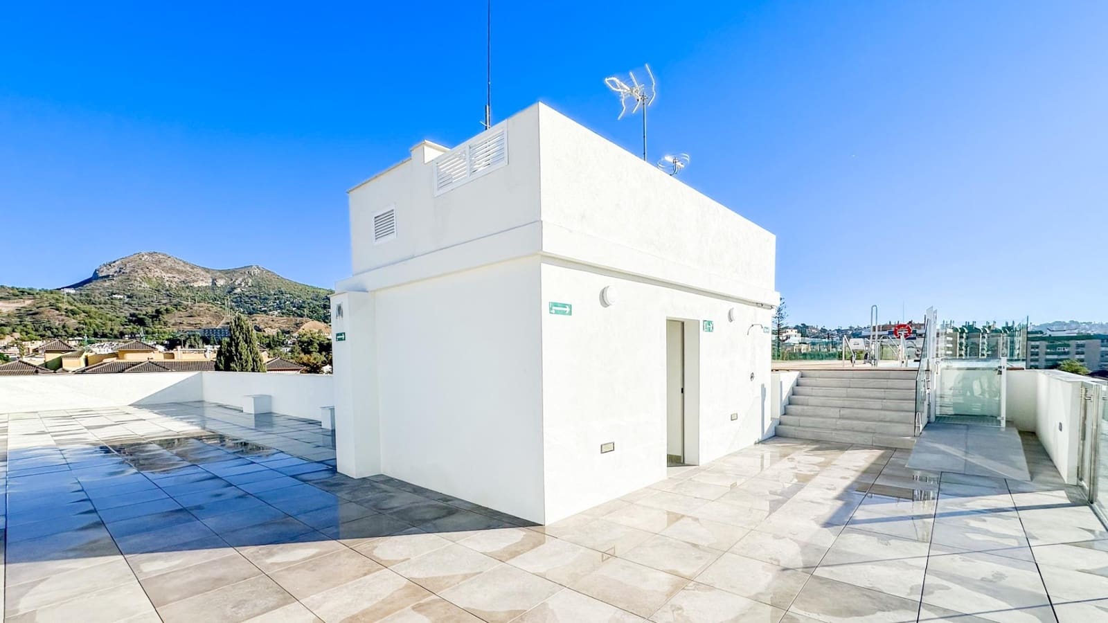 2 soverom Leilighet til leie i Malaga by med svømmebasseng garasje - € 2 200 (Ref: 9353568)