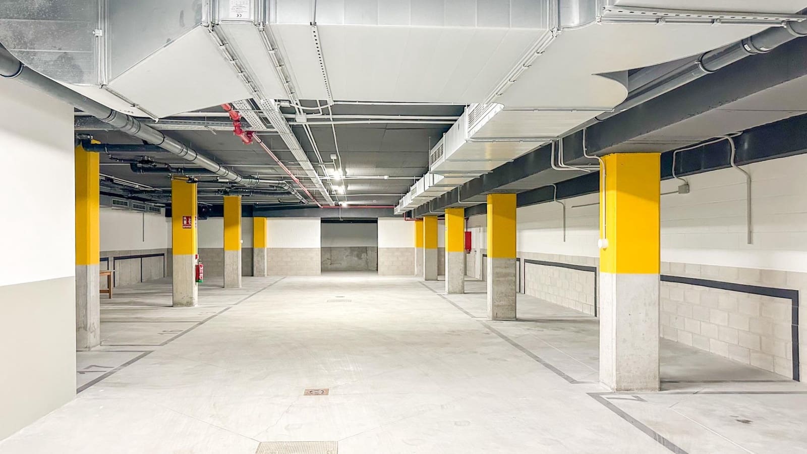 2 soverom Leilighet til leie i Malaga by med svømmebasseng garasje - € 2 200 (Ref: 9353568)