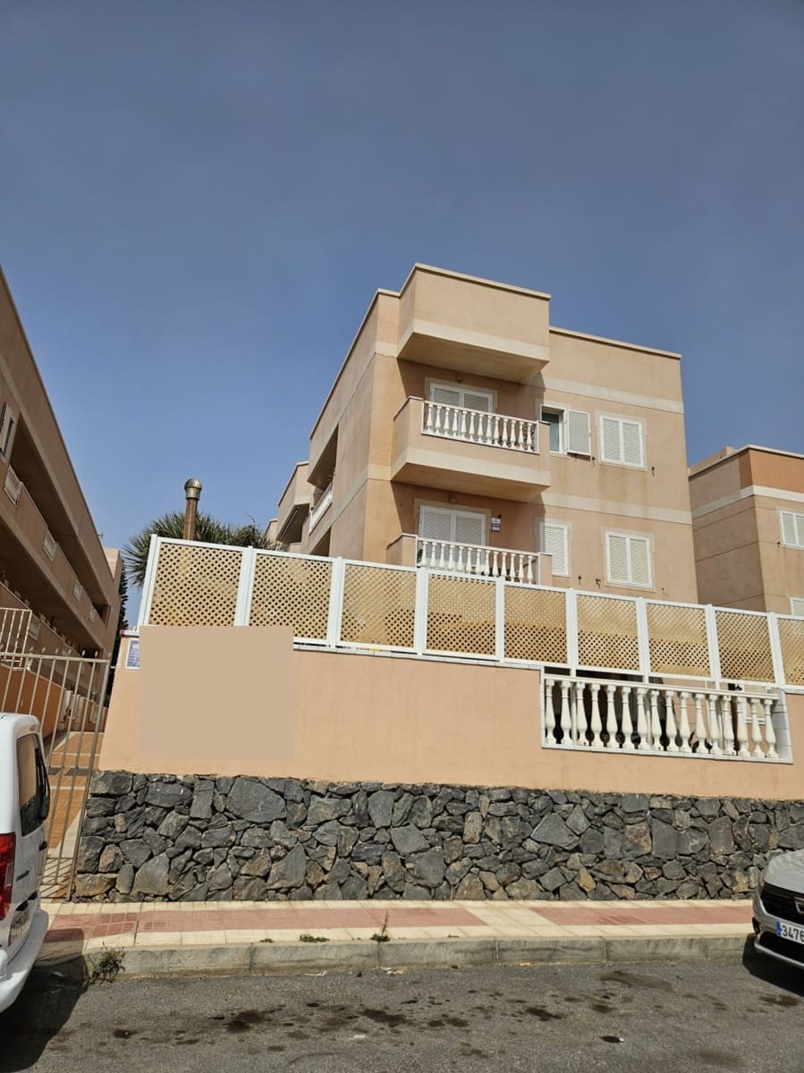 1 bedroom Flat for sale in Arona with garage - € 250,000 (Ref: 10057961)