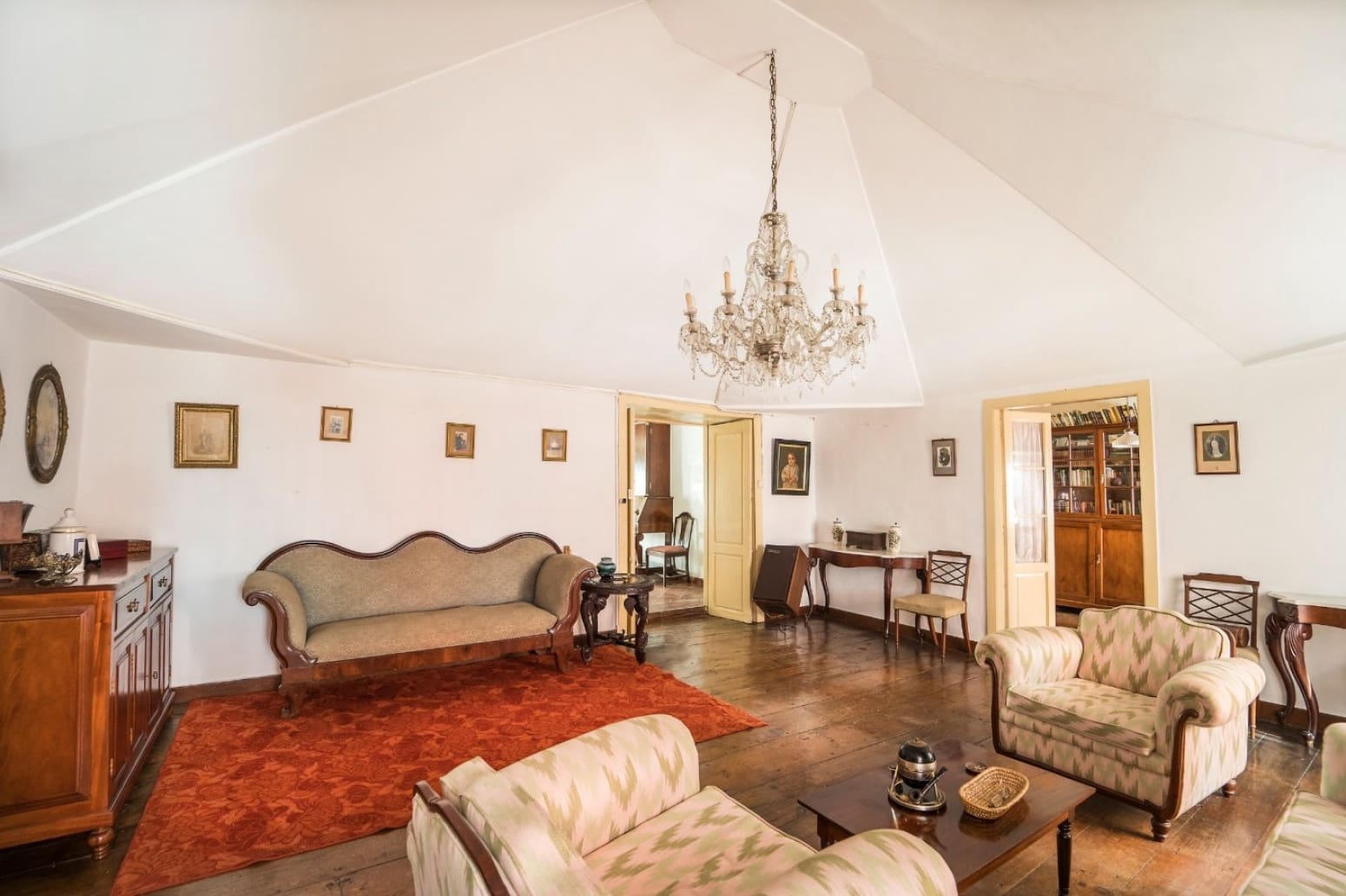 6 bedroom Villa for sale in San Cristobal de La Laguna with garage - € 1,450,000 (Ref: 8637254)