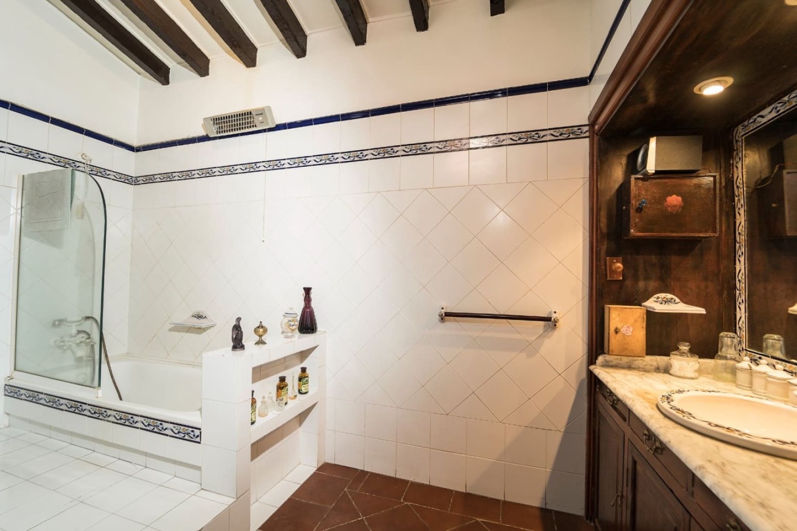 6 bedroom Villa for sale in San Cristobal de La Laguna with garage - € 1,450,000 (Ref: 8637254)