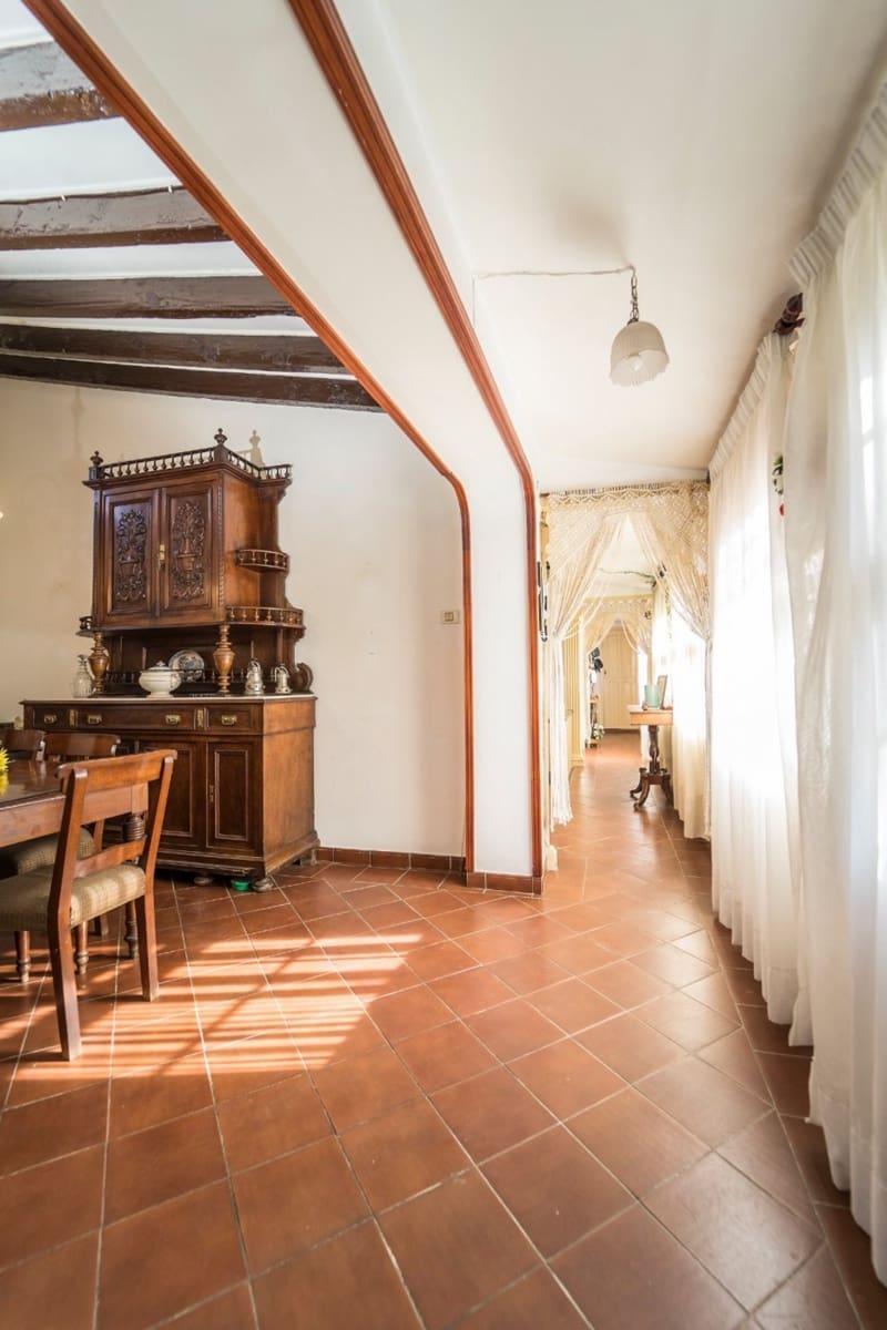 6 bedroom Villa for sale in San Cristobal de La Laguna with garage - € 1,450,000 (Ref: 8637254)