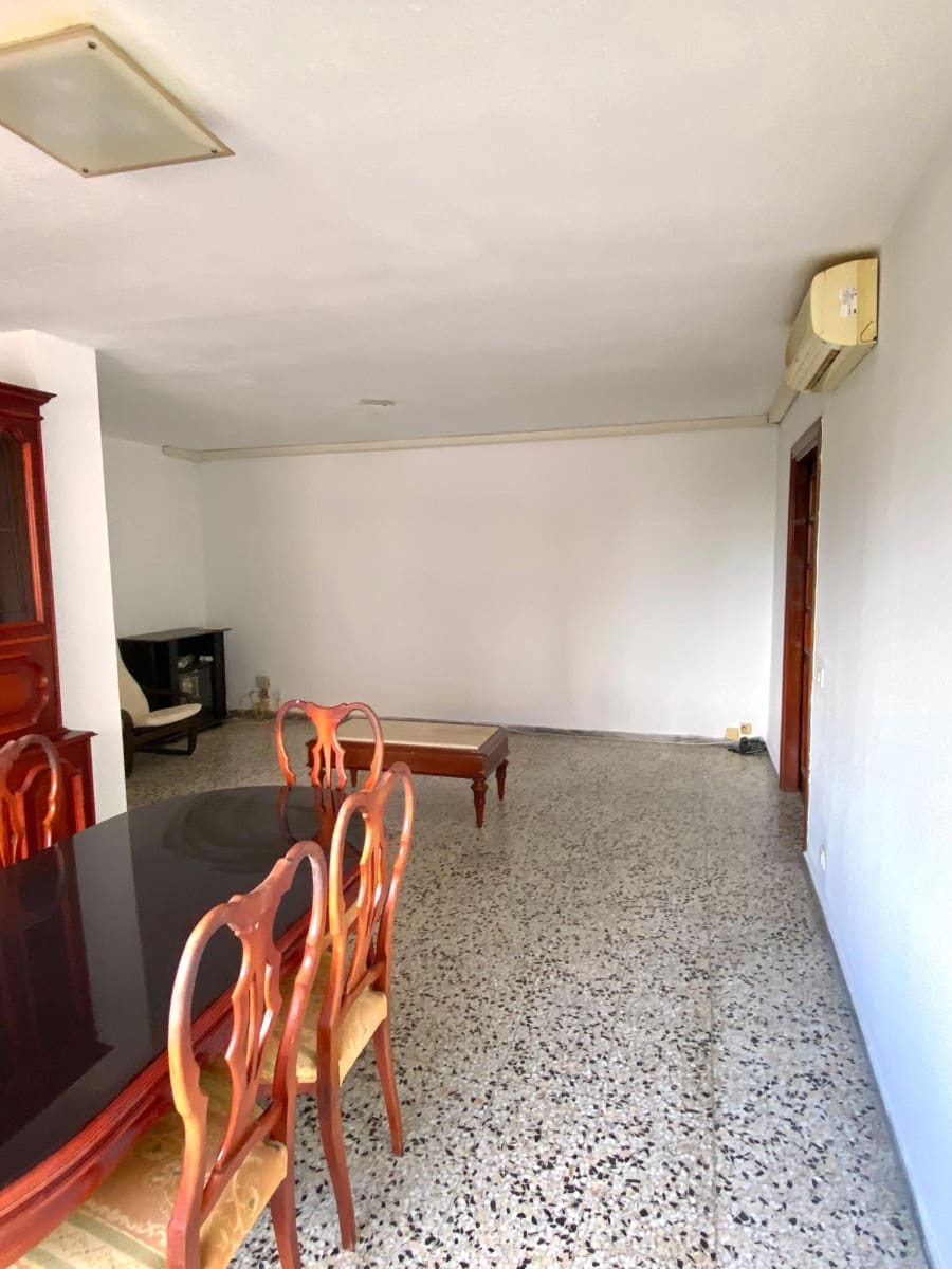 4 bedroom Flat for sale in Santa Cruz de Tenerife - € 350,000 (Ref: 9002862)
