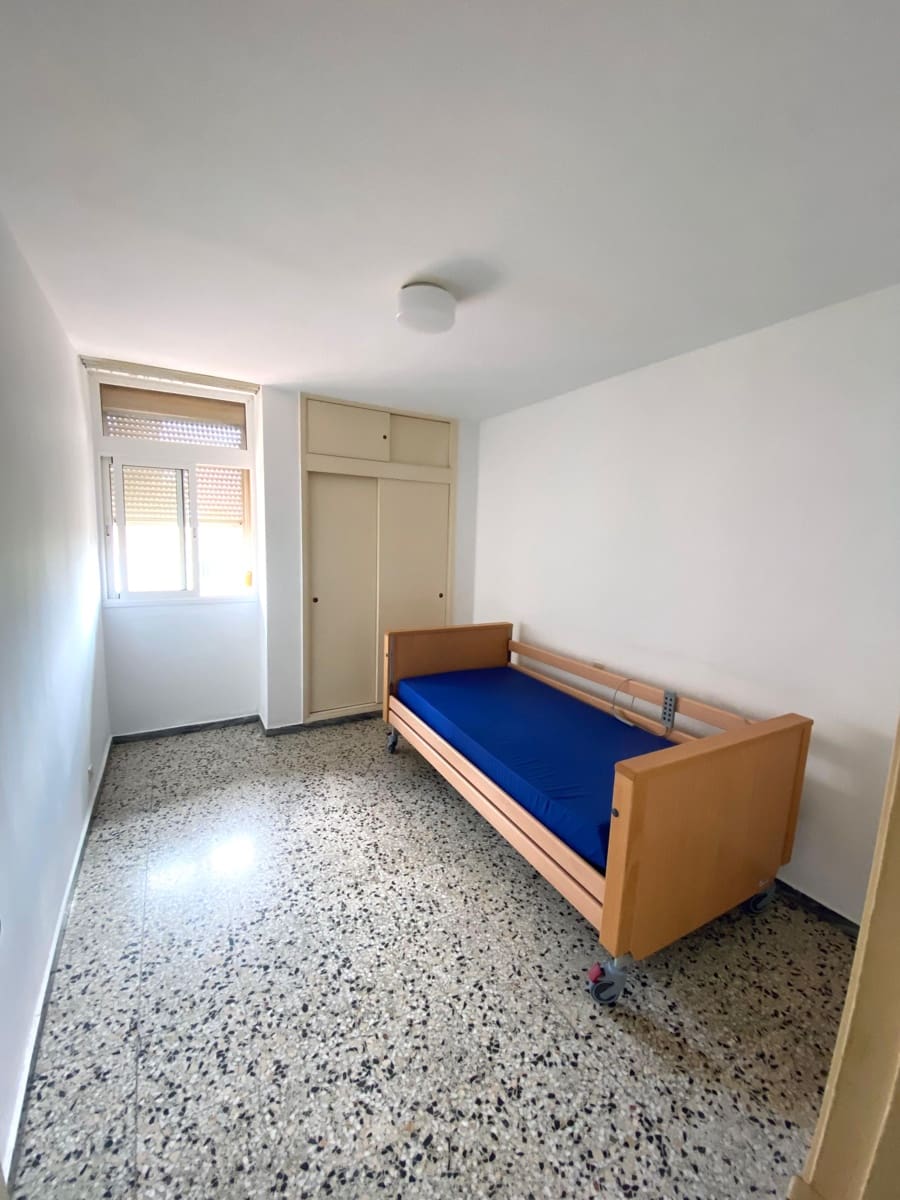 4 bedroom Flat for sale in Santa Cruz de Tenerife - € 350,000 (Ref: 9002862)