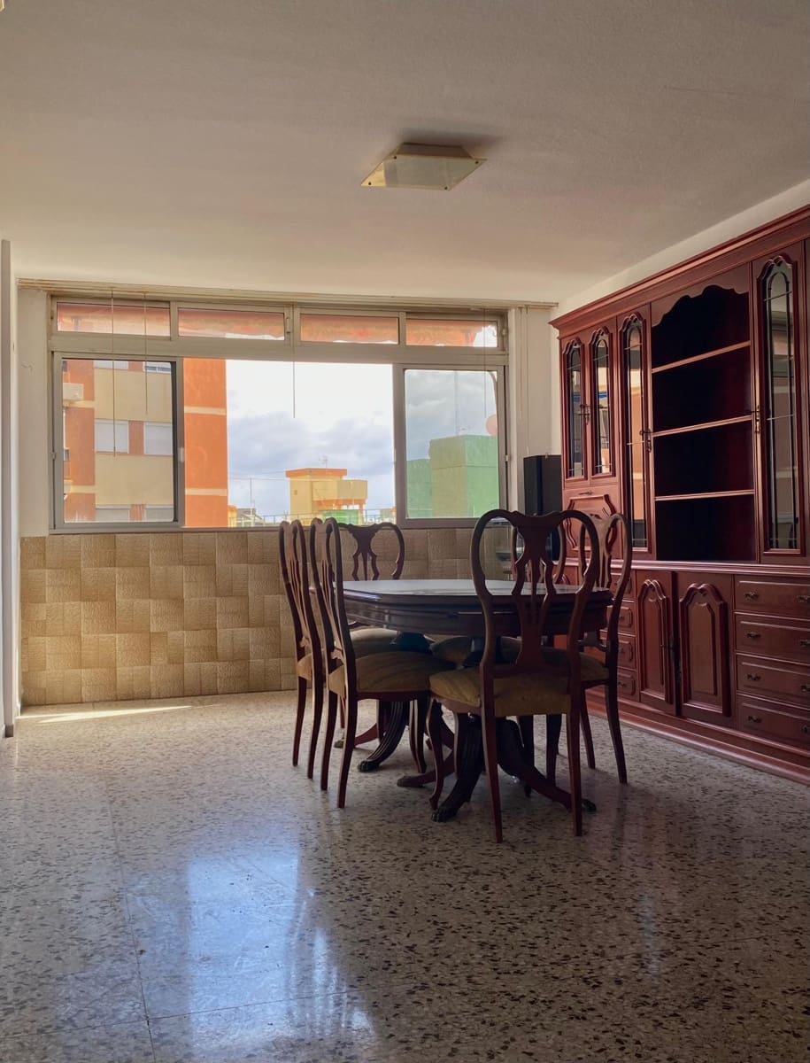 4 bedroom Flat for sale in Santa Cruz de Tenerife - € 350,000 (Ref: 9002862)