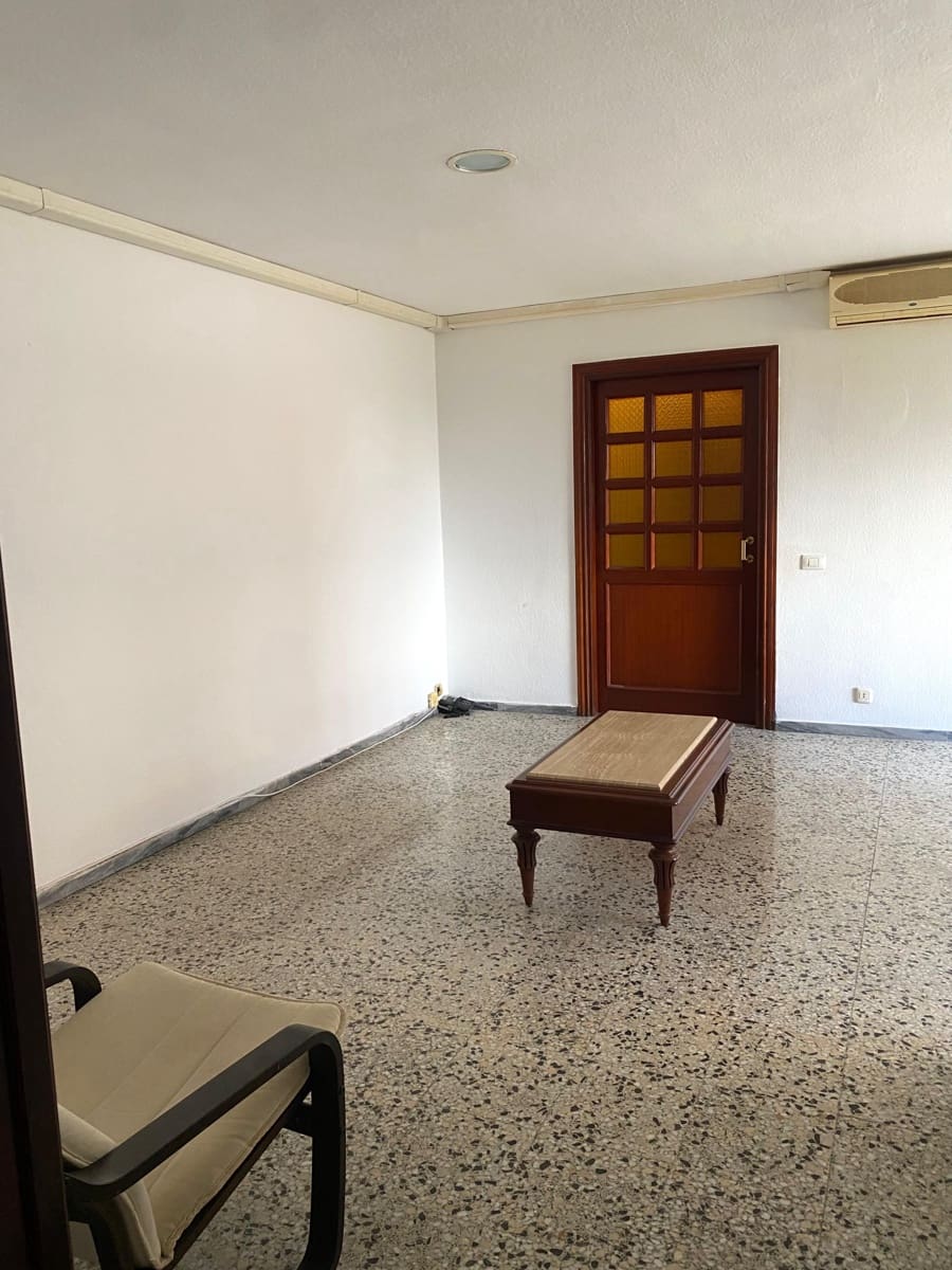 4 bedroom Flat for sale in Santa Cruz de Tenerife - € 350,000 (Ref: 9002862)