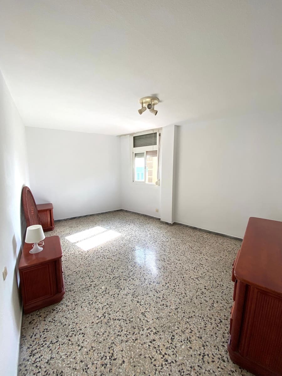 4 bedroom Flat for sale in Santa Cruz de Tenerife - € 350,000 (Ref: 9002862)
