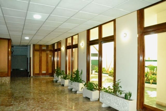 6 slaapkamer Flat te koop in San Cristóbal de La Laguna met garage - € 460.000 (Ref: 9130027)