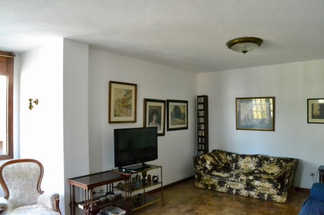 6 slaapkamer Flat te koop in San Cristóbal de La Laguna met garage - € 460.000 (Ref: 9130027)