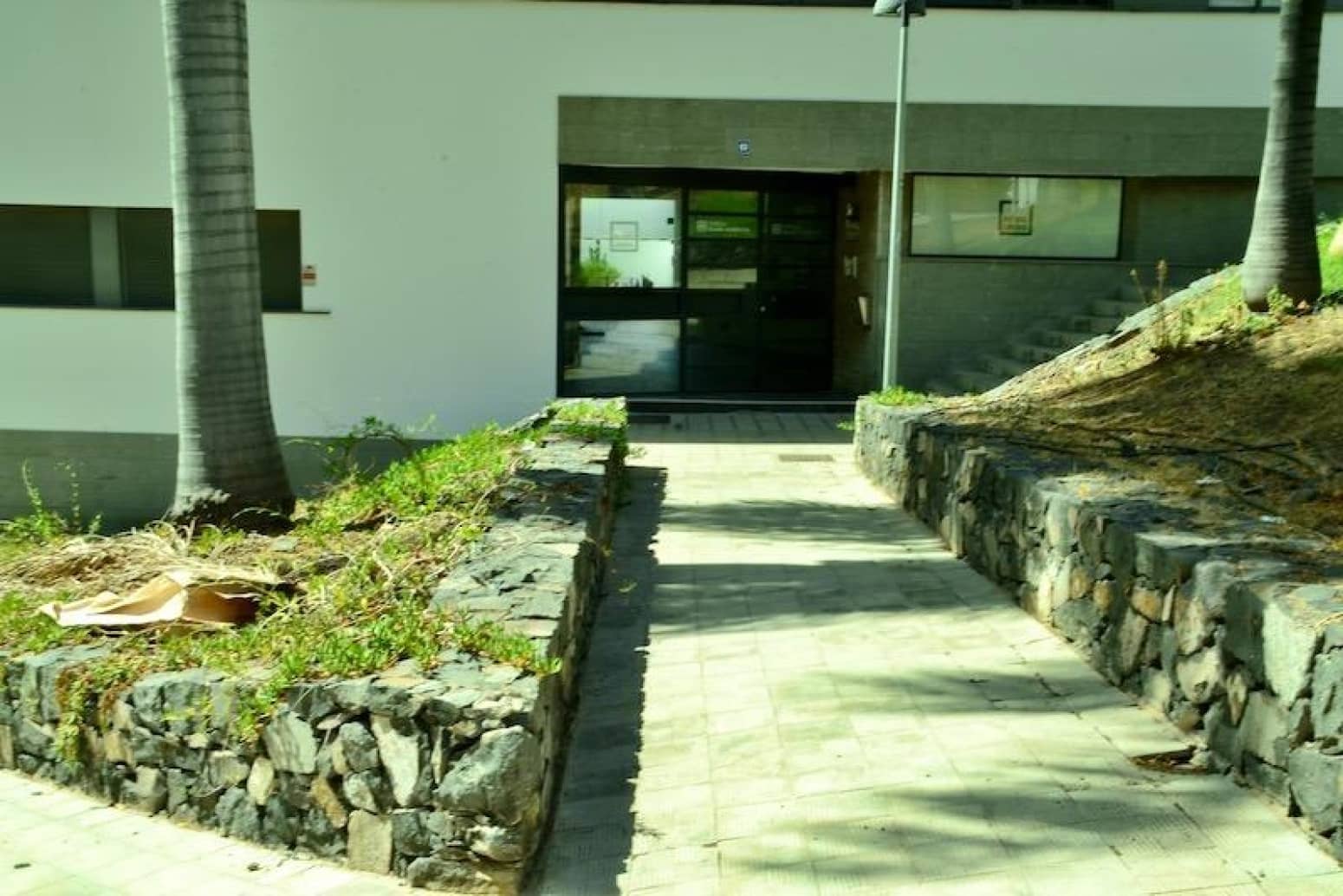 2 bedroom Flat for rent in Santa Cruz de Tenerife with garage - € 900 (Ref: 9408266)