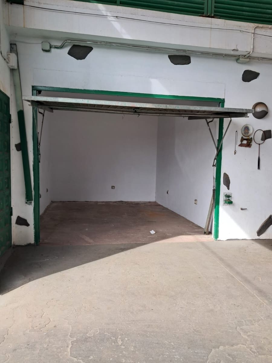 Commercial for rent in San Cristobal de La Laguna - € 1,800 (Ref: 9525914)