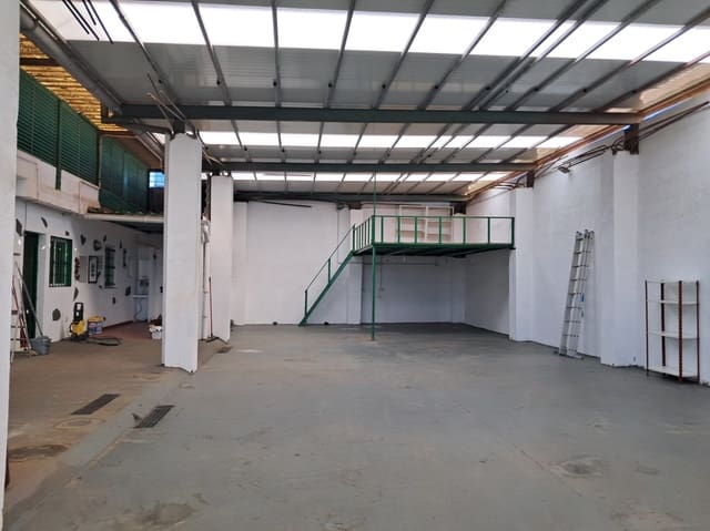 Commercial for rent in San Cristóbal de La Laguna - € 1,800 (Ref: 9525914)