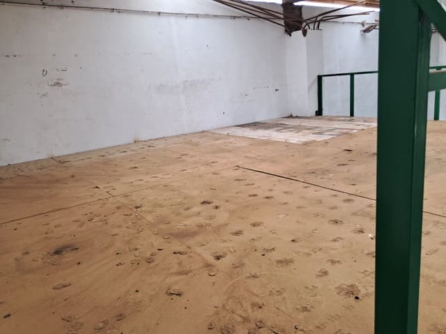 Commercial for rent in San Cristóbal de La Laguna - € 1,800 (Ref: 9525914)