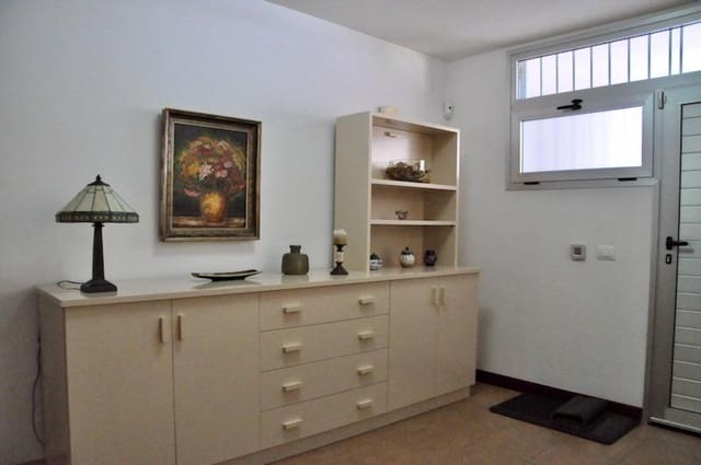 2 slaapkamer Flat te huur in San Cristóbal de La Laguna met garage - € 900 (Ref: 9542771)
