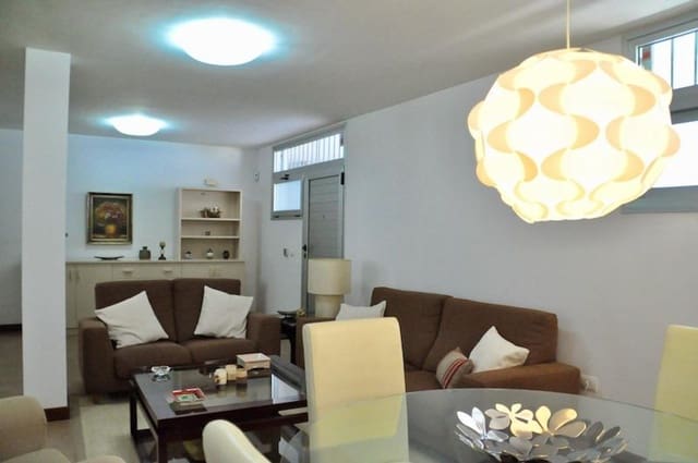 2 slaapkamer Flat te huur in San Cristóbal de La Laguna met garage - € 900 (Ref: 9542771)