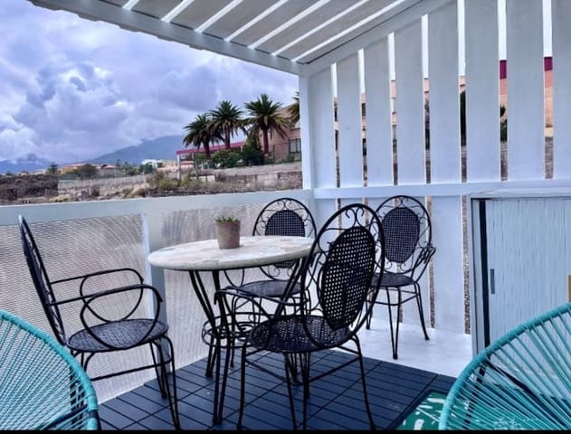 2 soveværelse Lejlighed til leje i El Rosario - € 1.200 (Ref: 9569480)