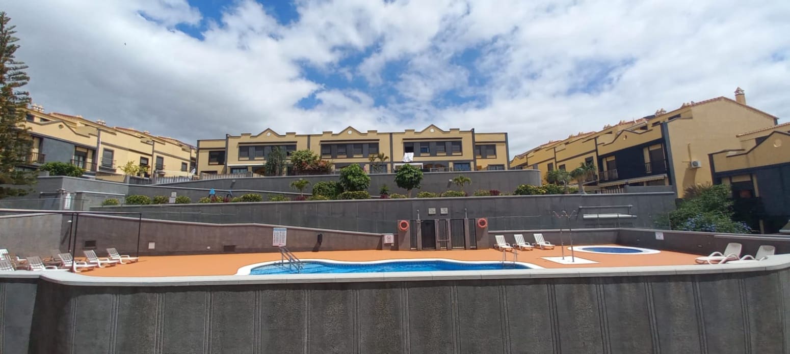 3 bedroom Villa for sale in San Miguel de Abona with garage - € 395,000 (Ref: 9614586)