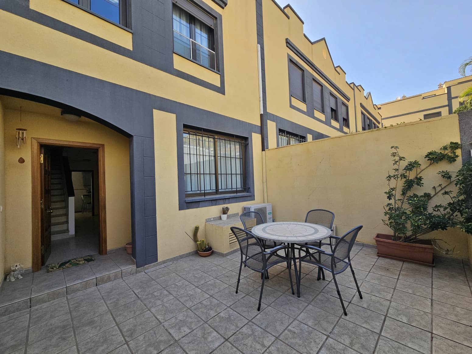 3 bedroom Villa for sale in San Miguel de Abona with garage - € 395,000 (Ref: 9614586)