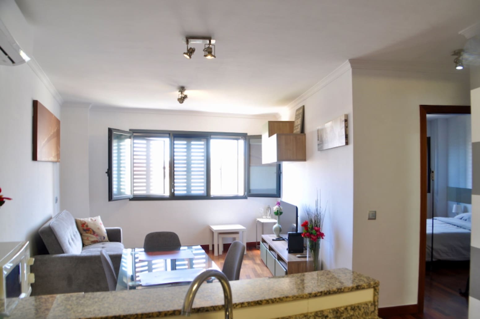 1 bedroom Flat for rent in Santa Cruz de Tenerife with garage - € 1,100 (Ref: 9889369)