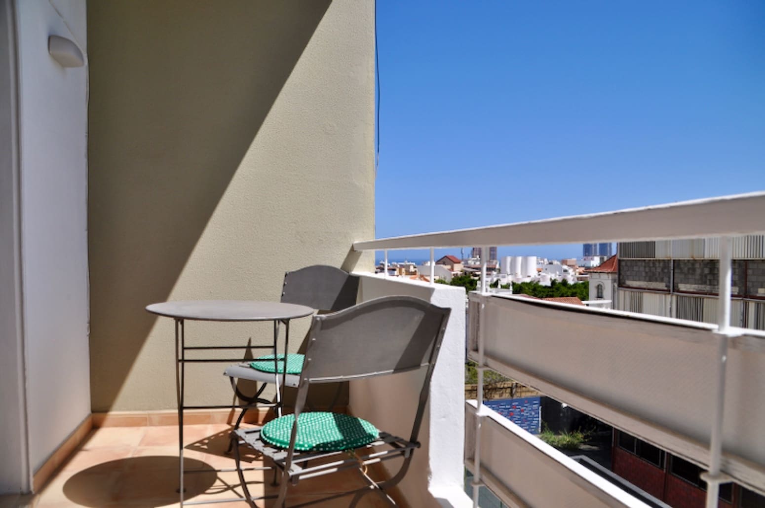Apartamento para arrendar em Santa Cruz de Tenerife - 900 € (Ref: 9928155)