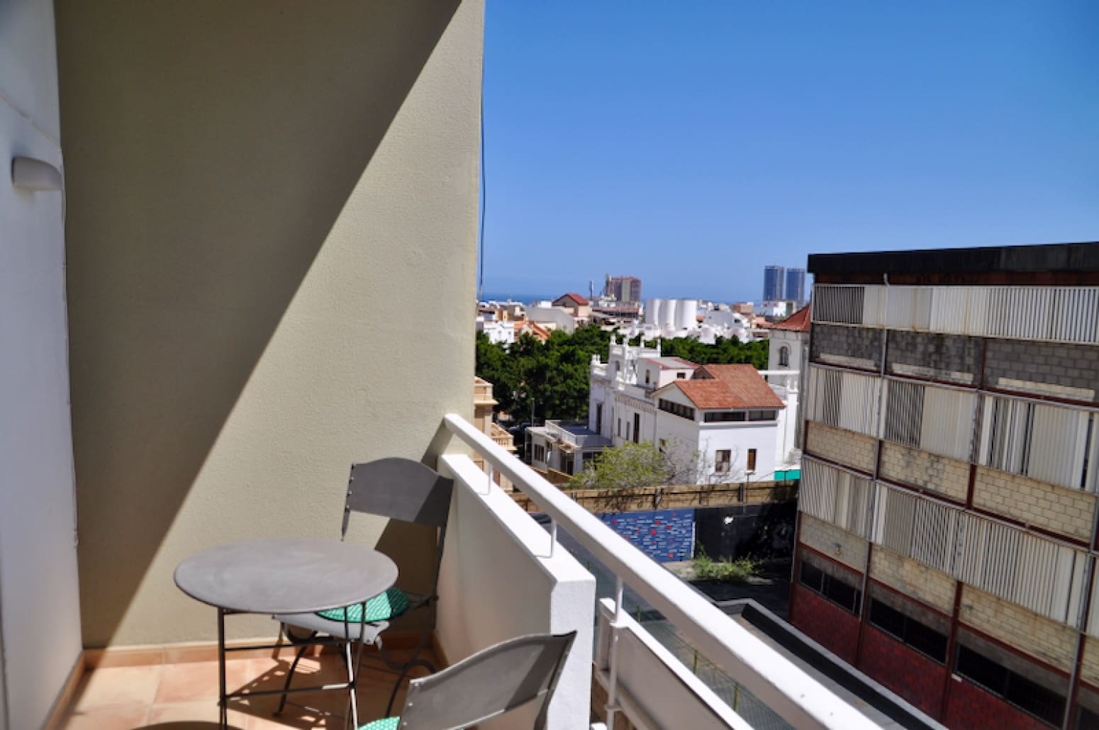 Apartamento para arrendar em Santa Cruz de Tenerife - 900 € (Ref: 9928155)
