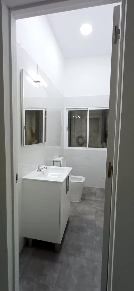 Local Commercial à louer à Santa Cruz de Tenerife - 1 100 € (Ref: 9943852)
