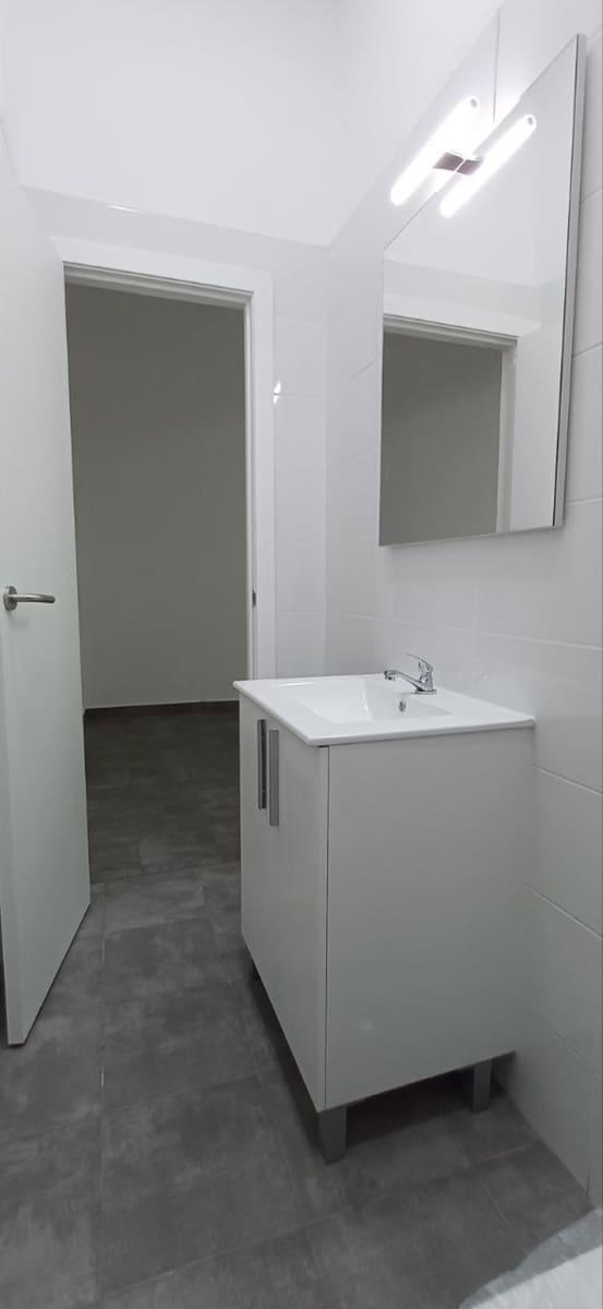 Local Commercial à louer à Santa Cruz de Tenerife - 1 100 € (Ref: 9943852)