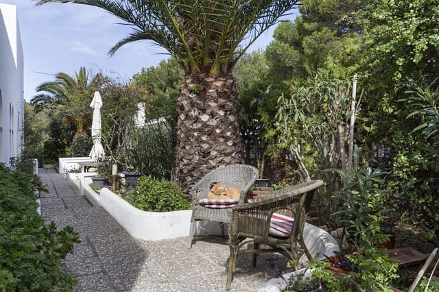 5 bedroom Villa for sale in Capdepera with pool - € 2,600,000 (Ref: 9431644)