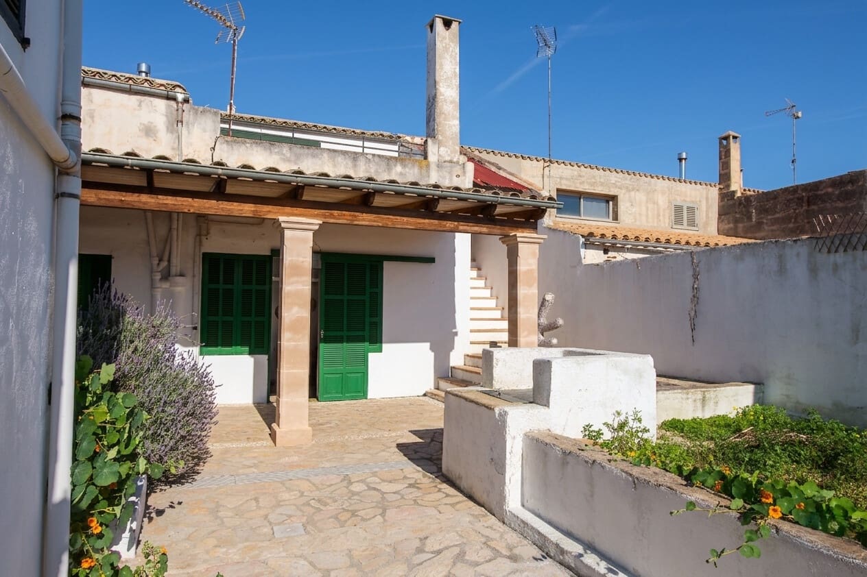 4 bedroom Townhouse for sale in Vilafranca de Bonany - € 495,000 (Ref: 9731371)