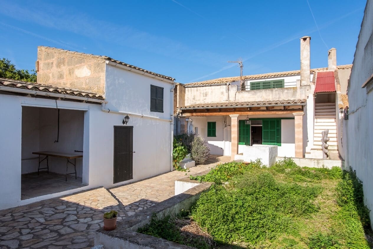 4 bedroom Townhouse for sale in Vilafranca de Bonany - € 495,000 (Ref: 9731371)