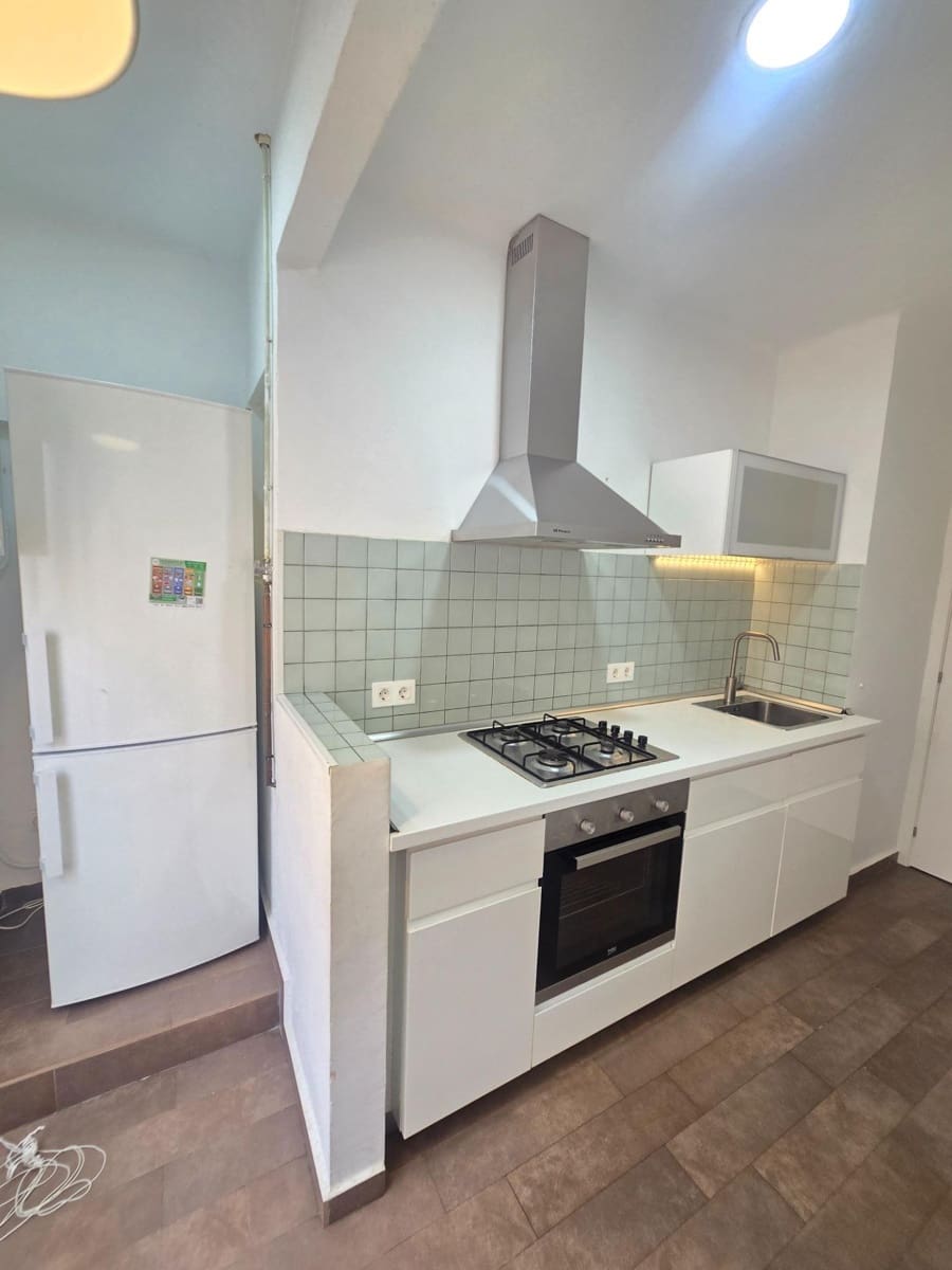 2 slaapkamer Flat te huur in El Masnou - € 940 (Ref: 10072623)
