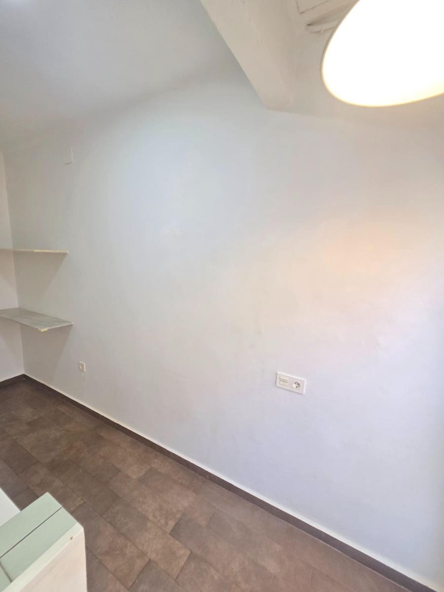 2 slaapkamer Flat te huur in El Masnou - € 940 (Ref: 10072623)