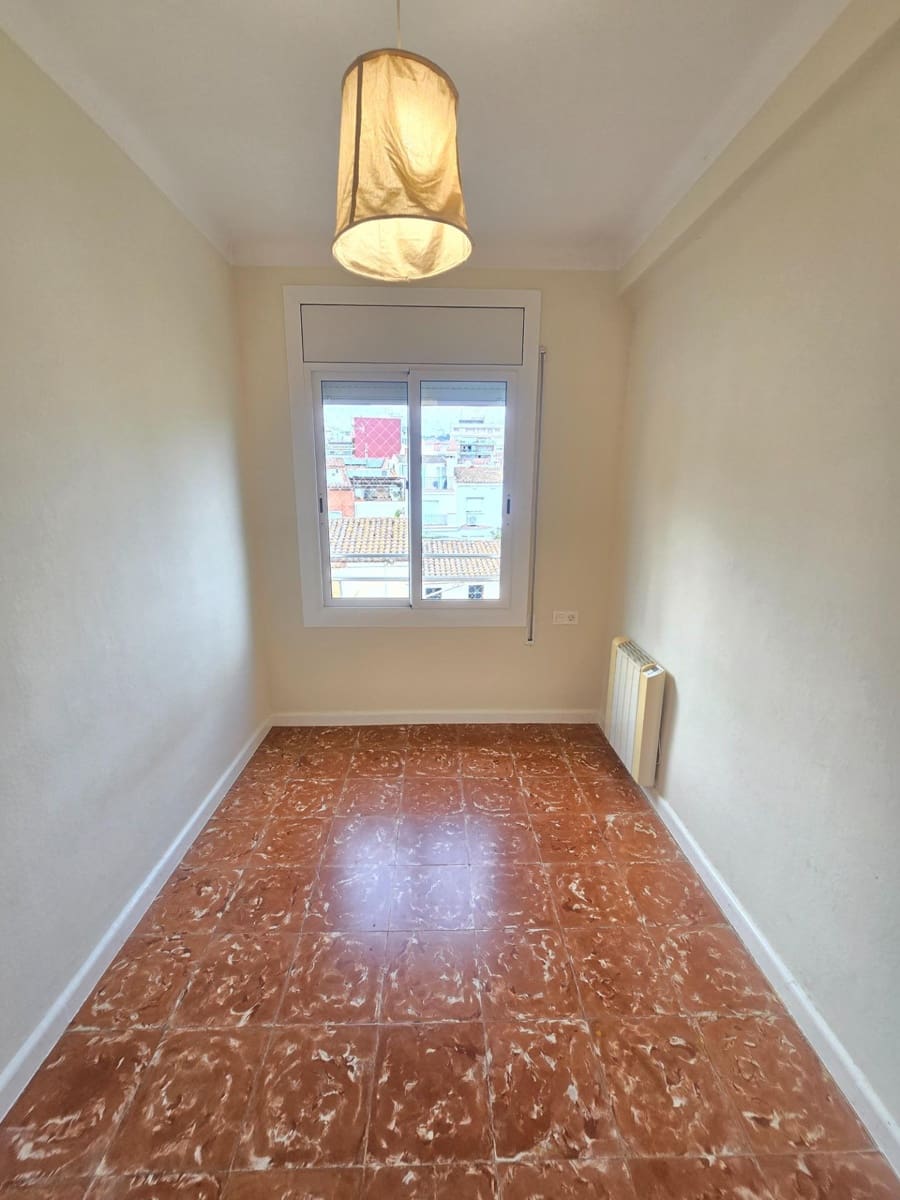2 slaapkamer Flat te huur in El Masnou - € 940 (Ref: 10072623)