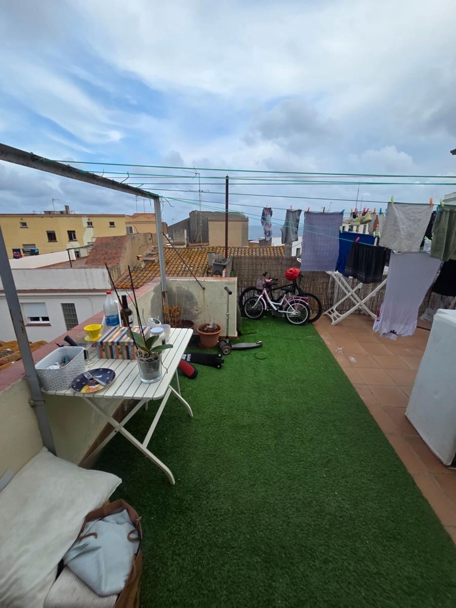 2 slaapkamer Flat te huur in El Masnou - € 940 (Ref: 10072623)