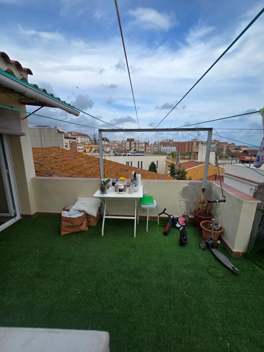 2 slaapkamer Flat te huur in El Masnou - € 940 (Ref: 10072623)