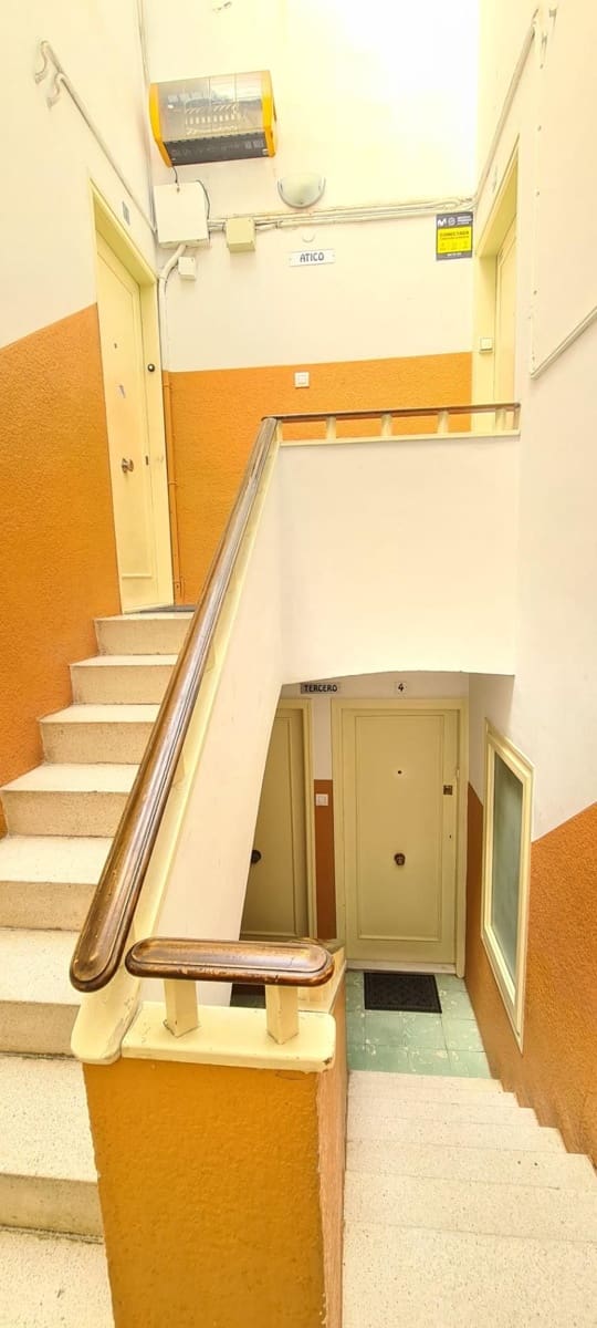 3 soverom Penthouse til salgs i L'Hospitalet de Llobregat - € 211 000 (Ref: 7433860)