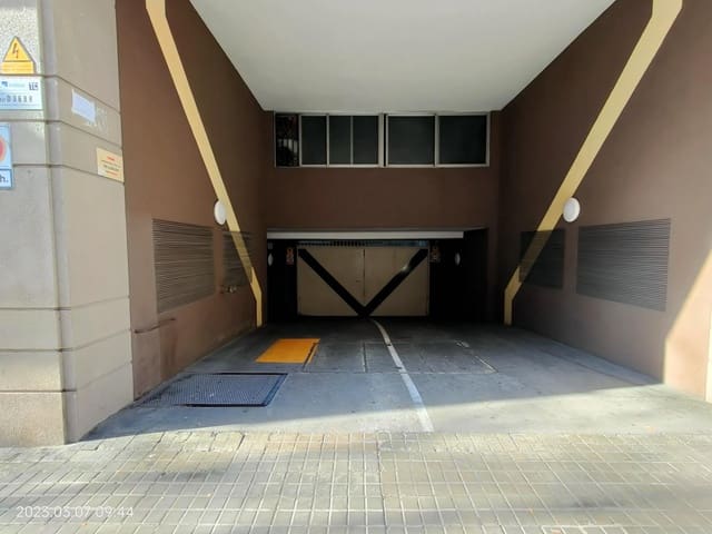 Garaje en La Nova Esquerra de L'Eixample, Barcelona ciudad en alquiler - 100 € (Ref: 7433873)