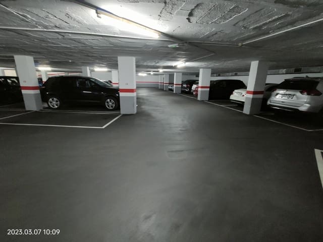 Garaje en La Nova Esquerra de L'Eixample, Barcelona ciudad en alquiler - 100 € (Ref: 7433873)