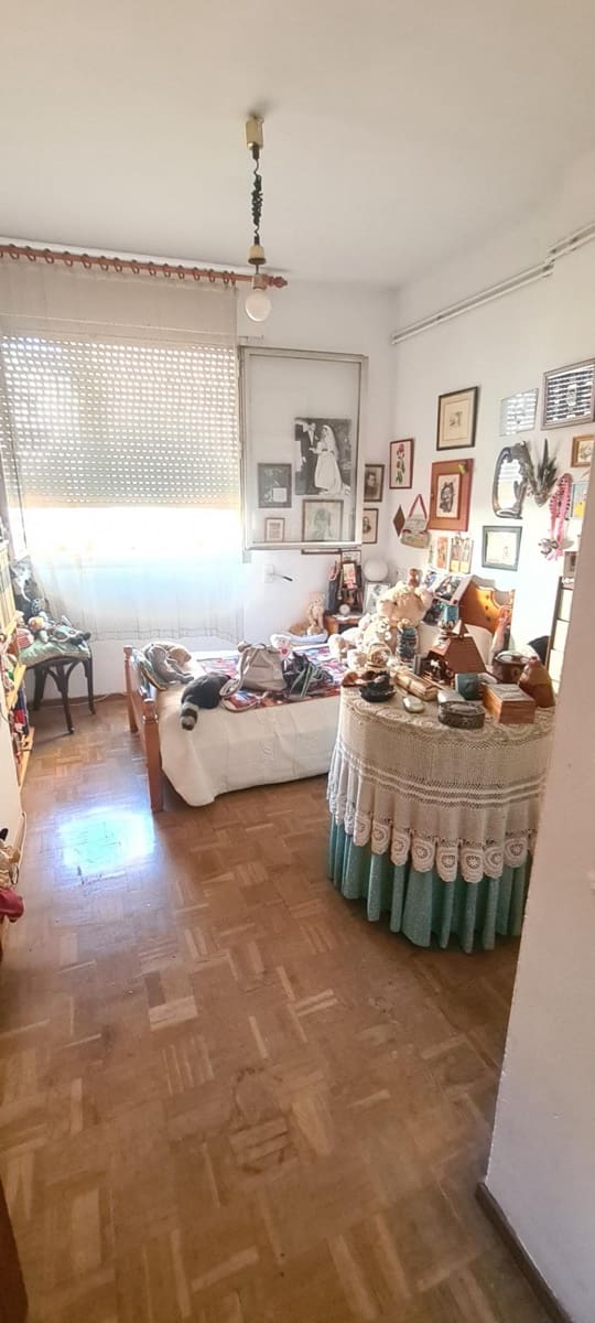 2 bedroom Flat for sale in La Vila de Gràcia, Barcelona city with