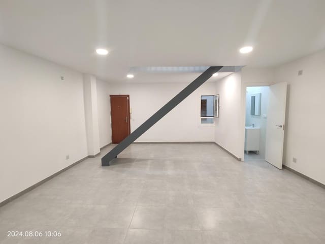 Commercial for rent in La Teixonera, Barcelona city - € 800 (Ref: 8458085)