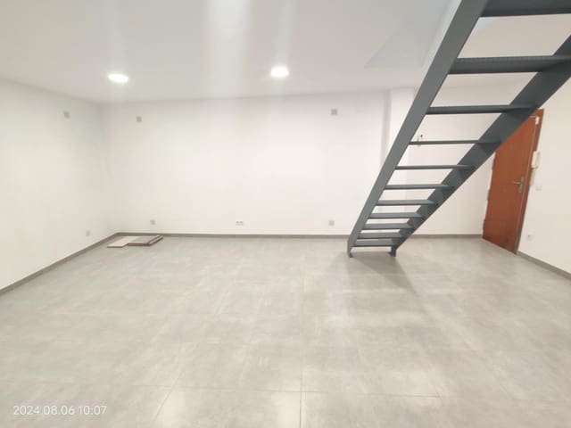 Commercial for rent in La Teixonera, Barcelona city - € 800 (Ref: 8458085)